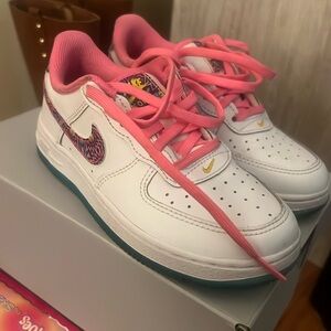 Cute summer or P.E. Gym shoes! Girl size 12.5 low top Nike